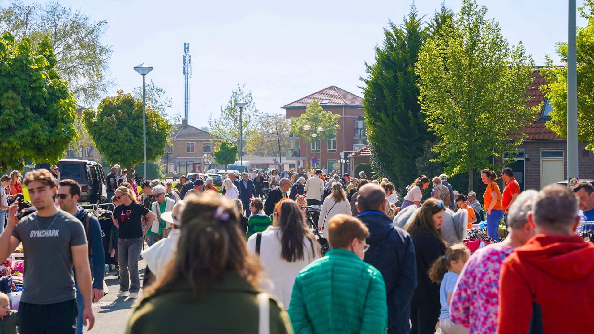 20250426_Oranjemarkt-Budschop-goed-bezocht_20