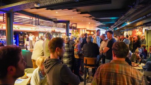 20251030_Pubquiz-over-kroegleven-Nederweert-was-ouderwets-hoale-klot_2