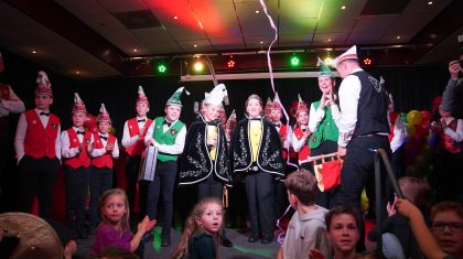 20251128_Jeugdprins-Jip-en-jeugdprinses-Fenna-van-de-Jong-Vlikkestaekers_23