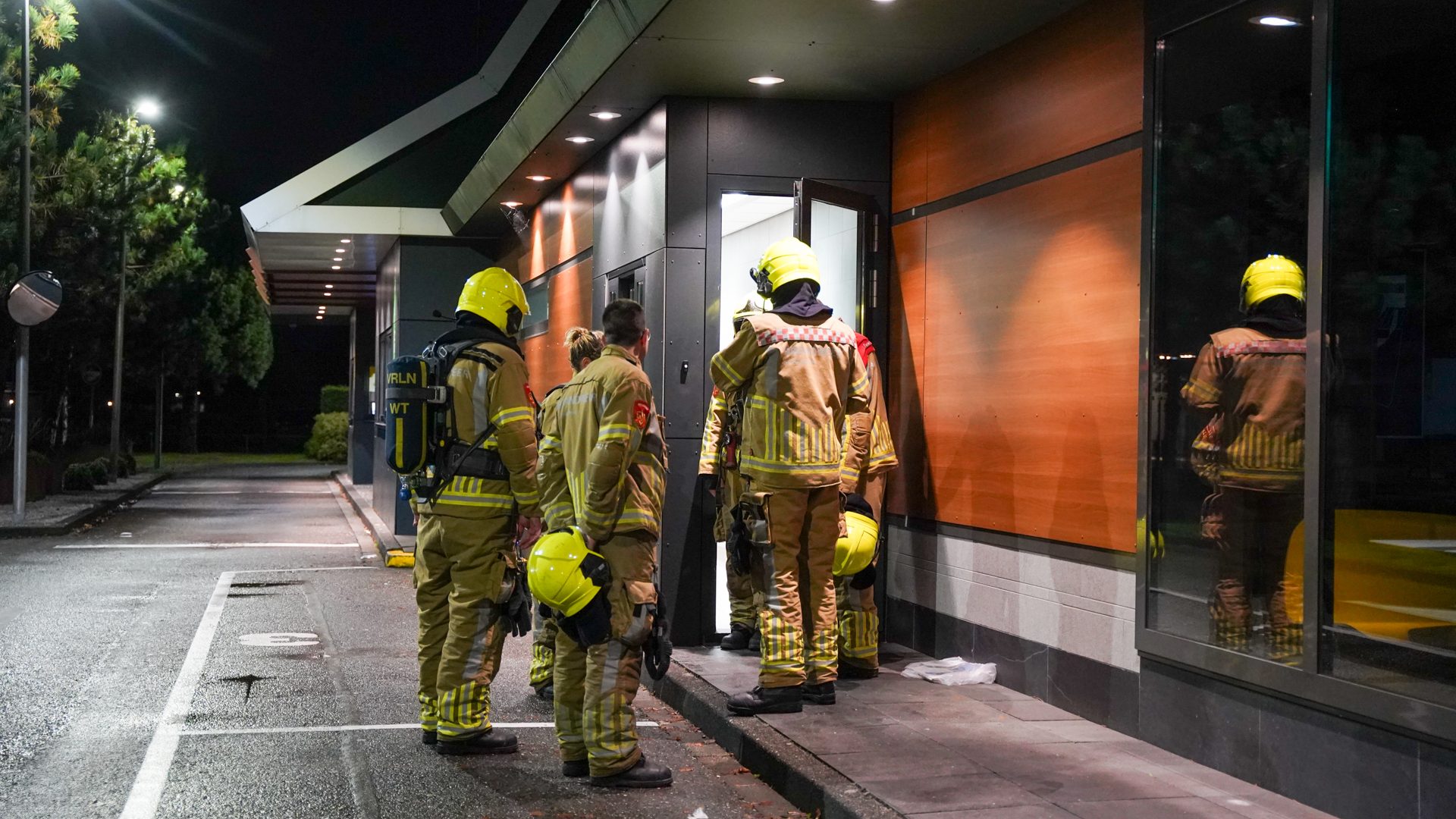 20251209_Brandweer-treft-gaslekkage-aan-in-McDonalds-Nederweert_6