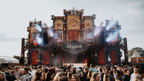 2025_07_25-Leveroy-is-klaar-voor-gezellig-en-sfeervol-Zomerfestijn-en-Outrageous-Festival