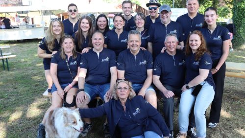 2025_07_28-Dannys-Wandelsterren-doneert-cheque-aan-Toon-Hermans-Huis-Weert2