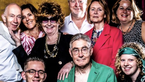 In oktober en november staan De Krottepoffers weer op de planken met de komedie ‘Gek vanne femilie’.