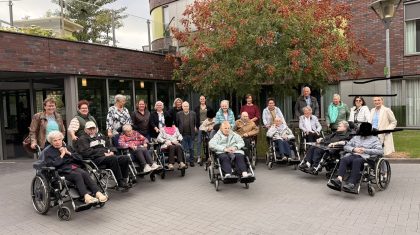 2025_09_19-Gezellig-avondeten-bij-Mei-Garden-voor-bewoners-van-zorgcentrum-St-Joseph2