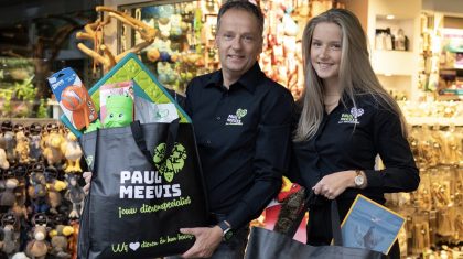 2025_10_01-Wereld-Dierendag-actie-bij-Paul-Meevis