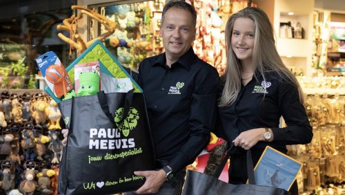 2025_10_01-Wereld-Dierendag-actie-bij-Paul-Meevis