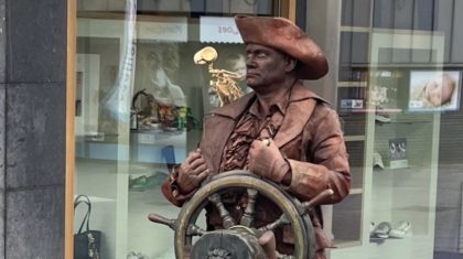 2025_10_20-Levende-standbeelden-tijdens-koopzondag-in-Weert1