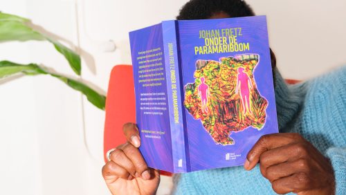 2025_10_2025-Heel-Nederland-Leest-Onder-de-Paramariboom-van-Johan-Fretz