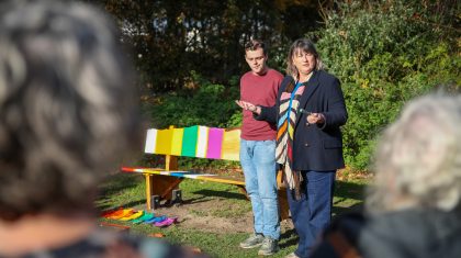 2025_11_08-Gemeenteraad-brengt-kleurrijke-boodschap-van-respect-6