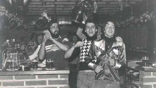 Haole klot in café De Wolk