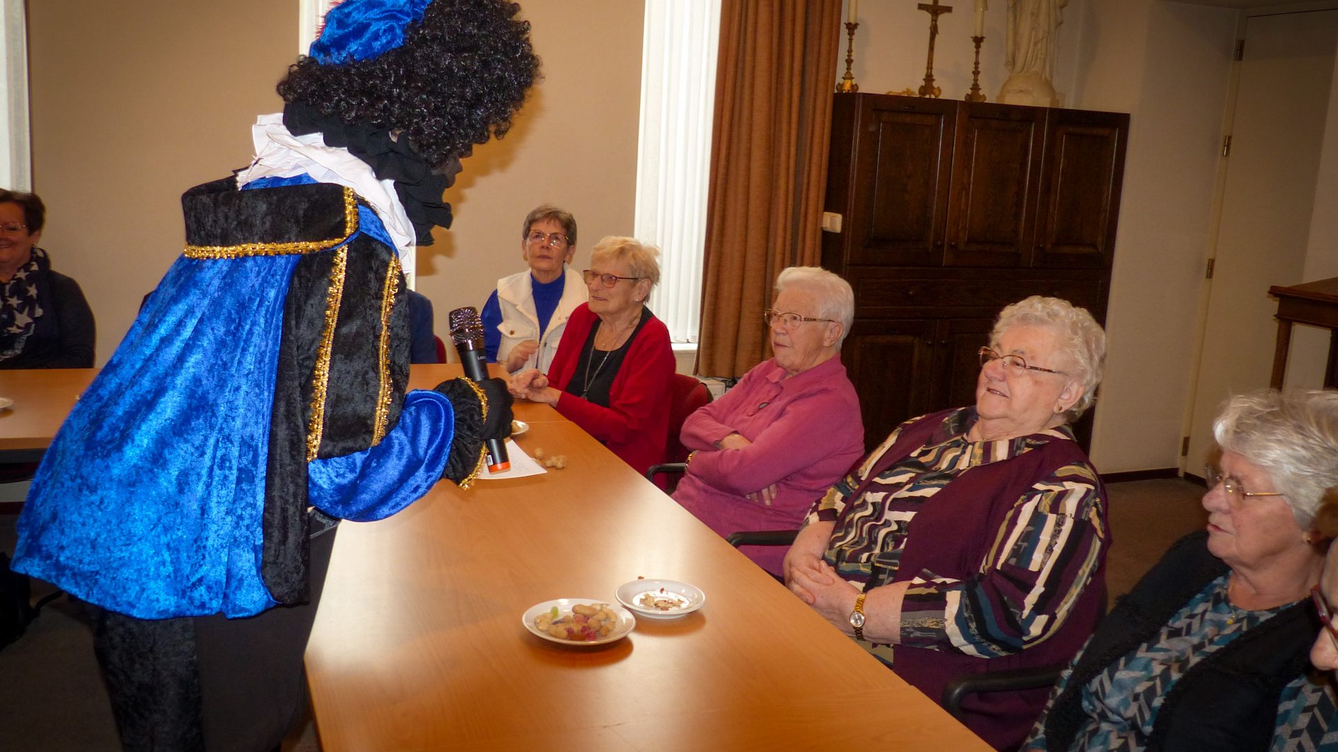 2025_12_04-Pieten-op-bezoek-in-de-Huiskamer-Nederweert-1