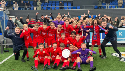 2025_12_07-Mace-van-de-Broek-kampioen-met-Helmond-Sport