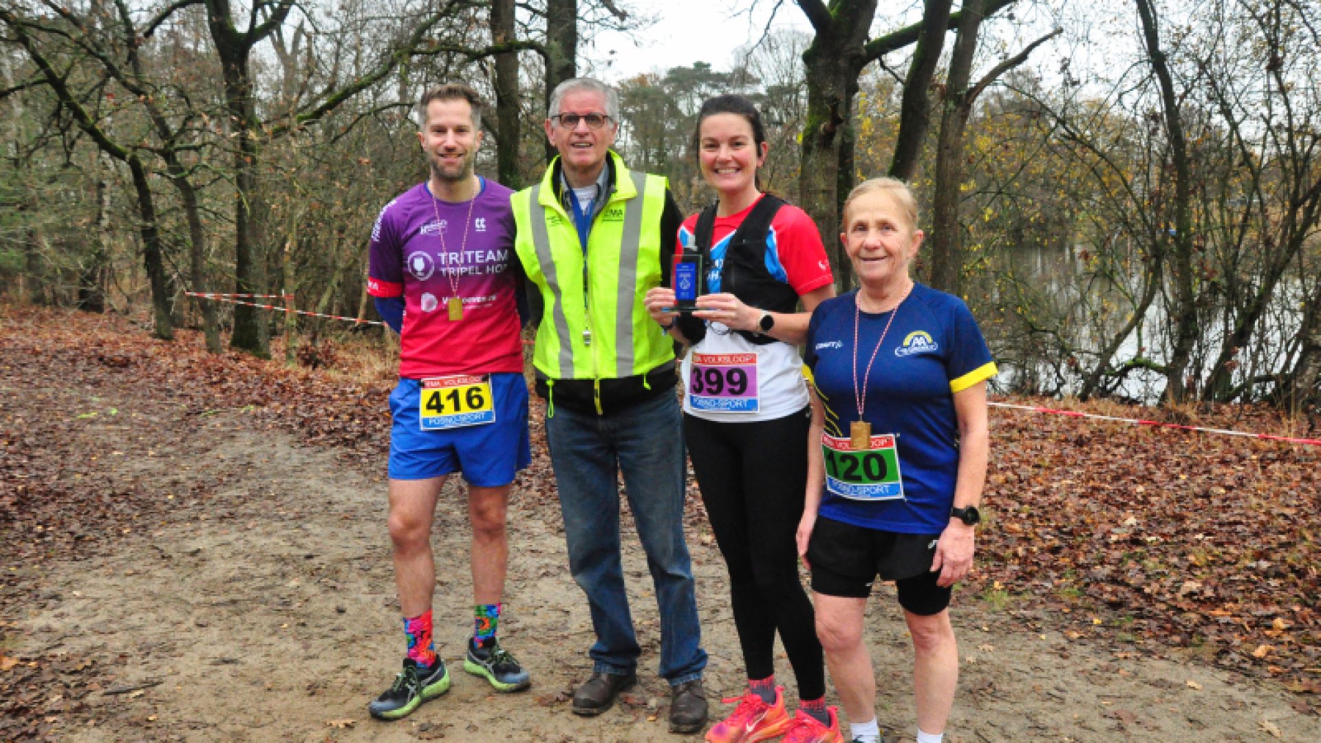 2025_12_08-Veel-prijzen-en-vrolijke-gezichten-bij-de-laatste-HEMA-Volksloop-van-2025-7