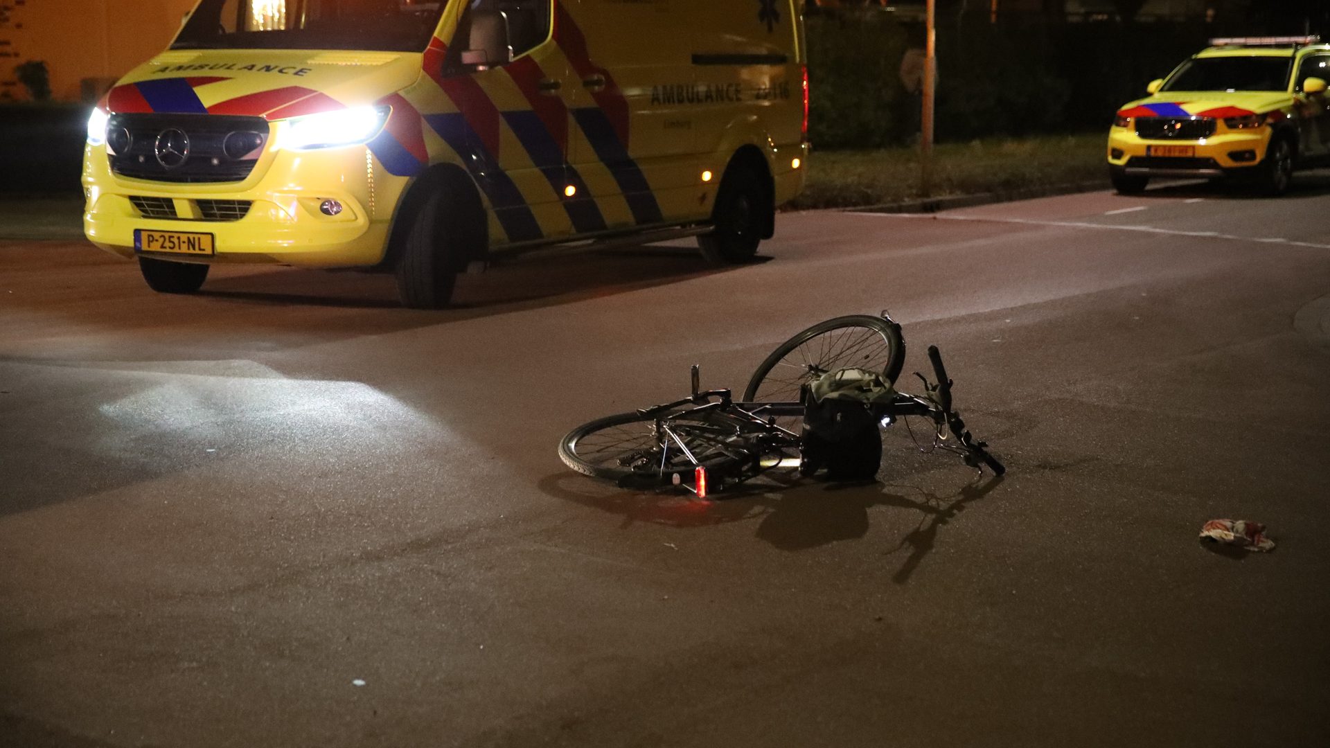 2025_12_18-Ongeval-Bernhardstraat-Ospelseweg-in-Budschop-auto-rijdt-door-4