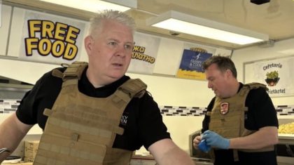 2026-06-09-Franky-en-Coen-de-frietbakkers-van-Oekraine-en-RTL4-op-de-braderie-in-Nederweert2