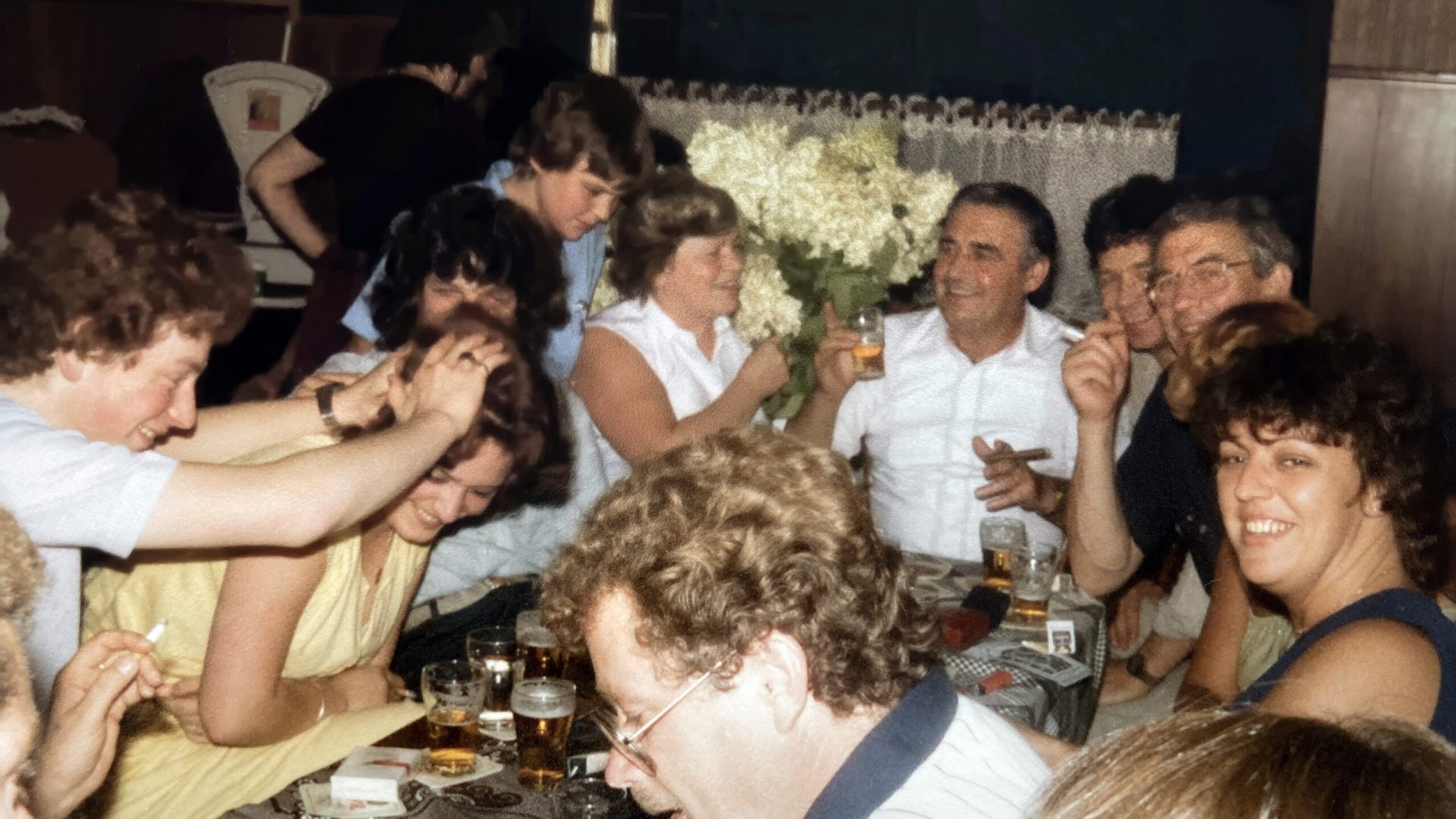 2026-06-11-r-komt-een-tweede-druk-van-het-kroegenboek-Haole-klot