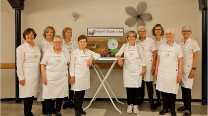 2026-06-17-1e-Bijdrage-FAN-van-DOOSPEL-uitgereikt-aan-eetpunt-Het-Ospels-Uitje2
