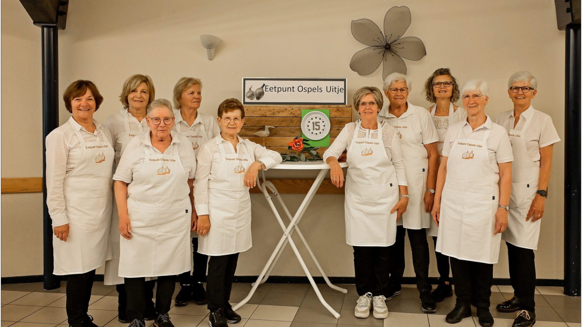 2026-06-17-1e-Bijdrage-FAN-van-DOOSPEL-uitgereikt-aan-eetpunt-Het-Ospels-Uitje2