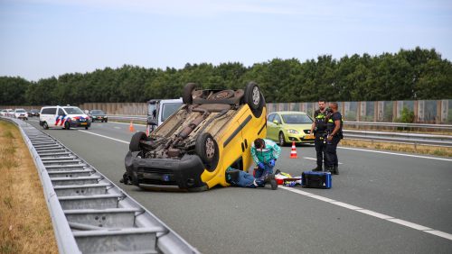 2026-08-03-Ongeval-A2-Nederweert-auto-over-de-kop-2