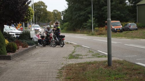 2026-08-27-Tomos-rijder-onderuit-in-Leveroy-1