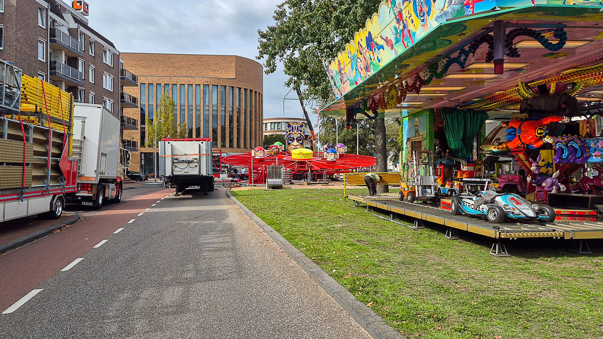 2026-09-23-Opbouw-kermis-Weert-vordert-gestaag5