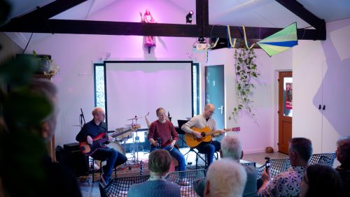 2026-10-12-Huiskamerfestival-brengt-muziek-naar-17-huiskamers-in-Weert8