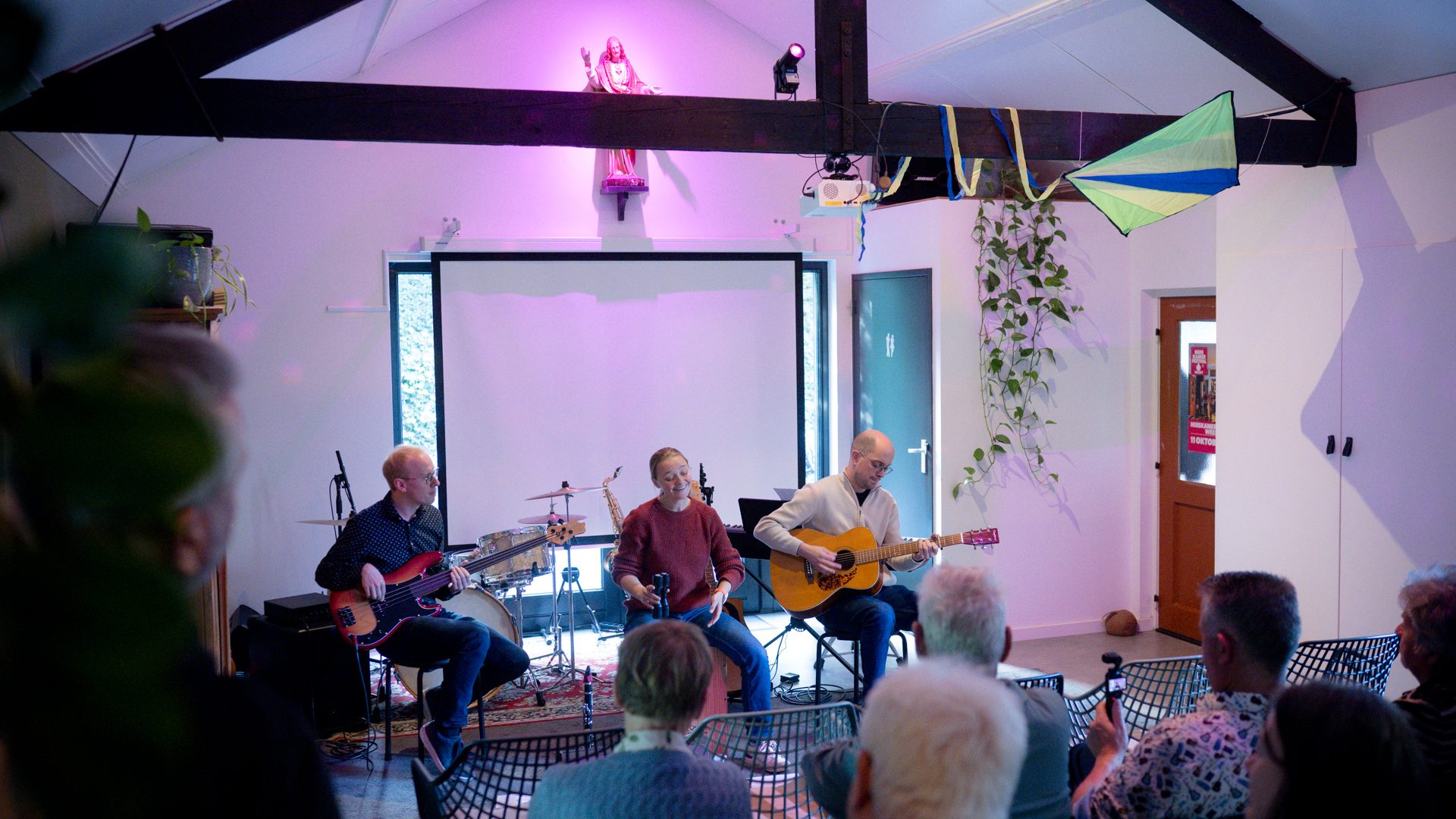 2026-10-12-Huiskamerfestival-brengt-muziek-naar-17-huiskamers-in-Weert8