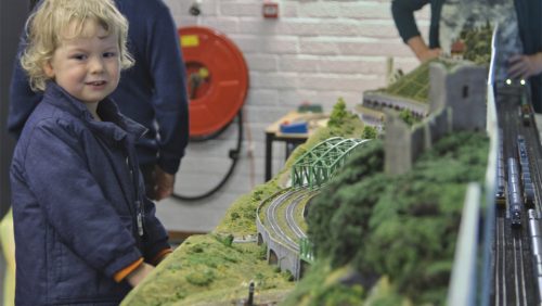 2026-10-26-Modelspoorbeurs-in-Moesel-trekt-jong-en-oud