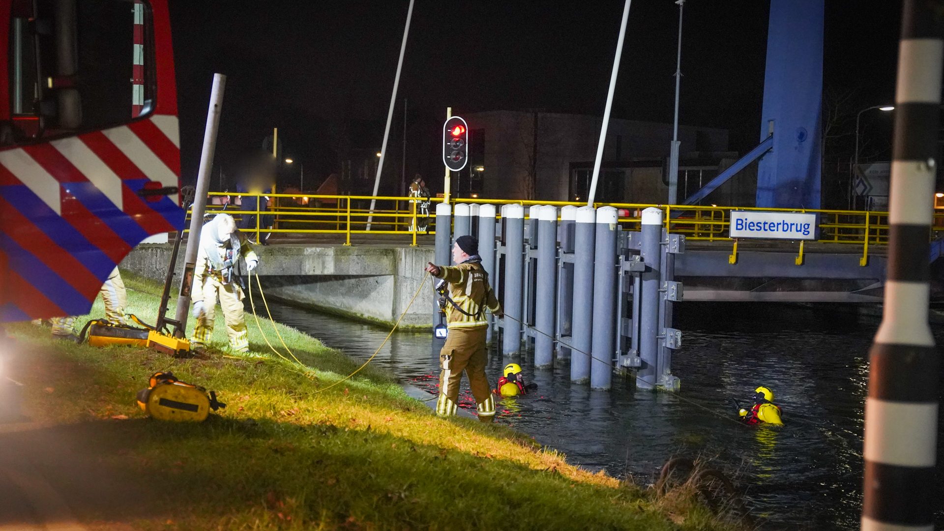 20260124_Persoon-te-water-bij-Biesterbrug-in-Weert_6