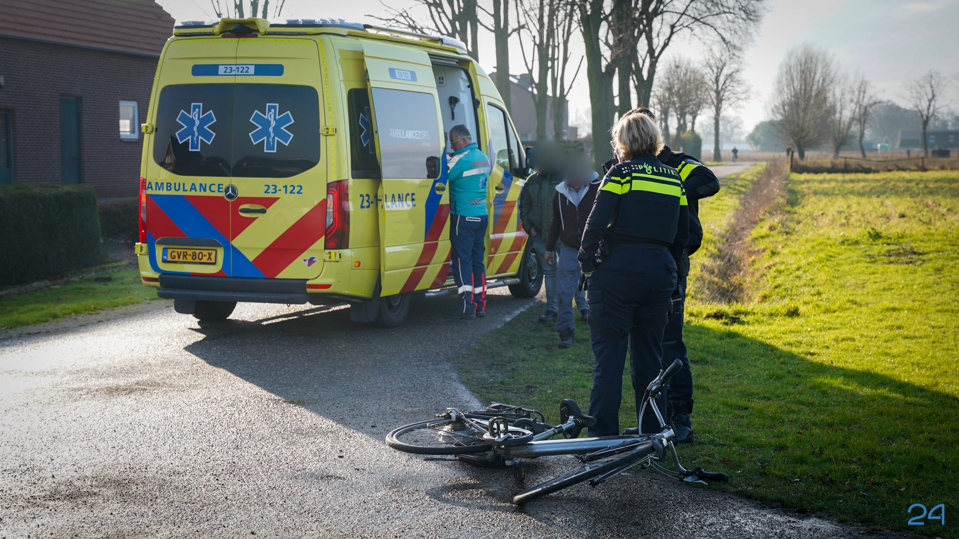 20260202_Fietser-gewond-bij-val-op-Schans-in-Nederweert_8