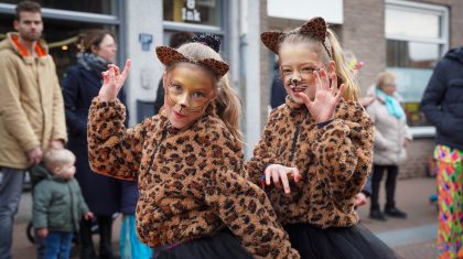 20260213_Geslaagde-scholenoptocht-door-Nederweert_93