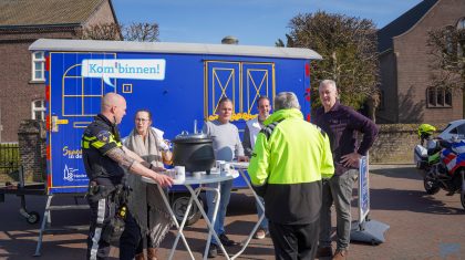 20260304_Aangenaam-druk-bij-buurtkeet-Leveroy-inwoners-in-gesprek-over-leefbaarheid_1