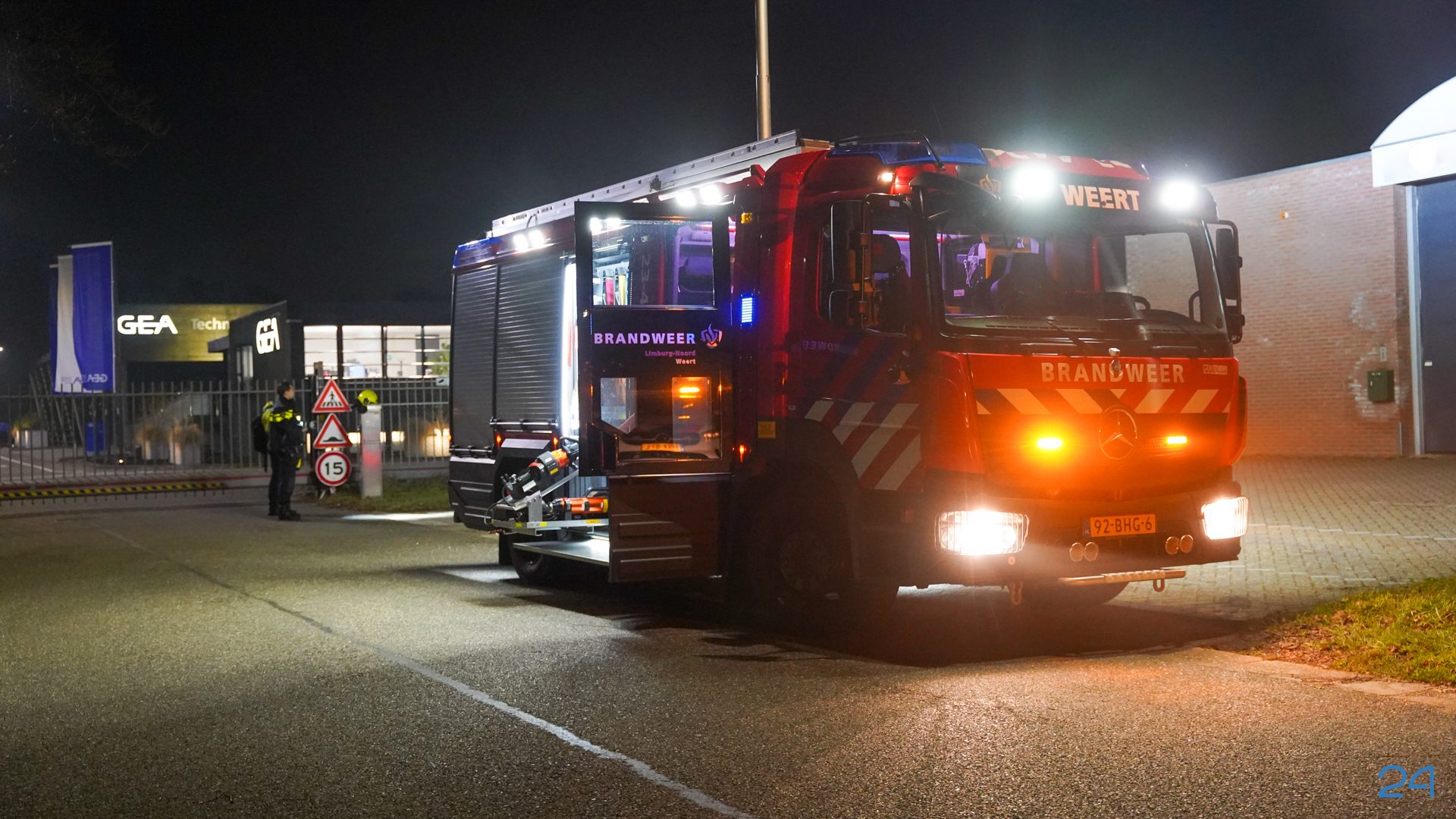 20260304_Brandweer-onderzoekt-brandmelding-in-pand-aan-De-Fuus-in-Weert_1