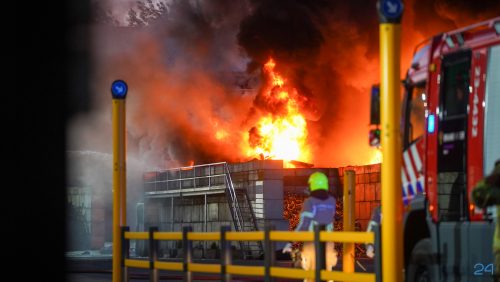 20260509_Flinke-brand-bij-overslagstation-aan-Lozerweg-in-Weert_15