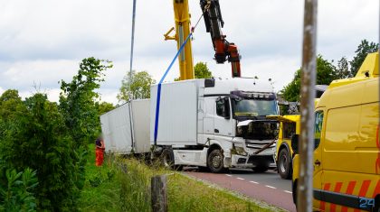 20260612_Vrachtwagen-belandt-in-greppel-langs-Heerweg-in-Nederweert_5