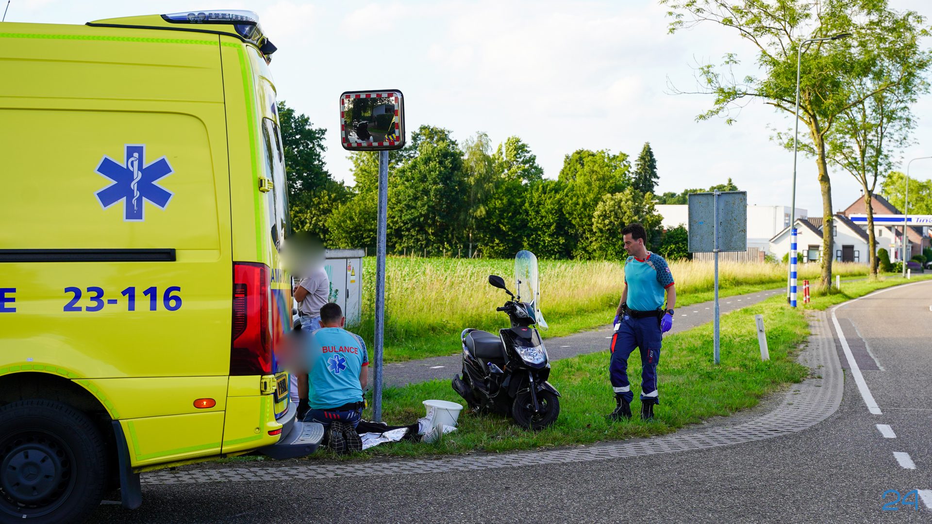 20260617_Botsing-tussen-auto-en-scooter-op-Meijelsedijk-in-Ospel_1