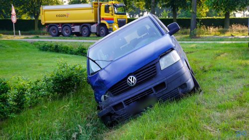 20260619_Botsing-tussen-twee-bestelbusjes-op-Hoofstraat-in-Nederweert_7
