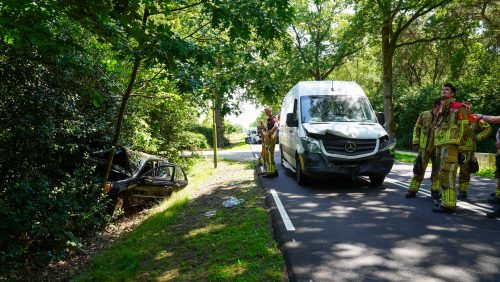 20260620_Auto-belandt-in-greppel-na-botsing-op-Houtsberg-in-Nederweert-Eind_4