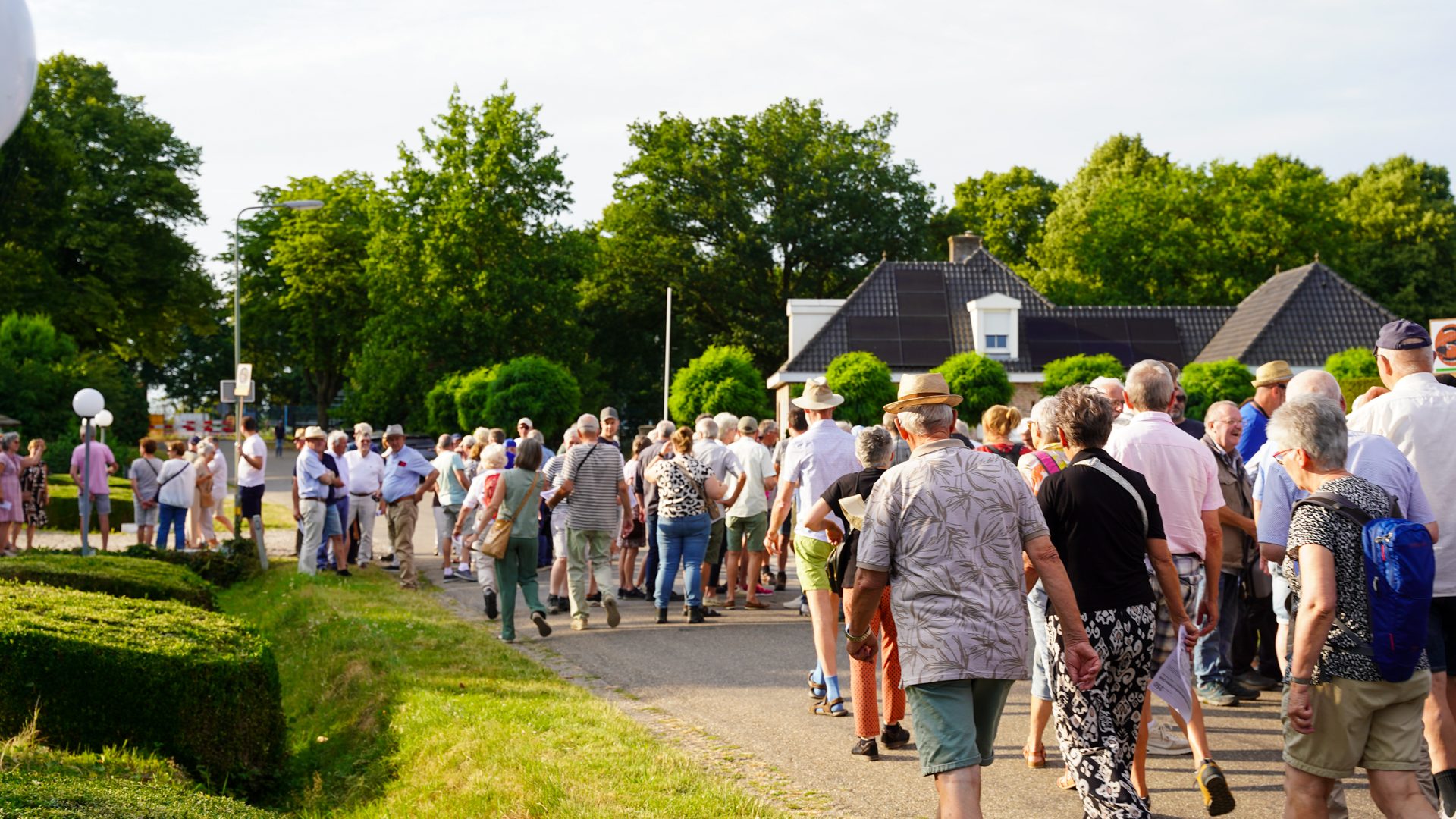 20260707_Recordbelangstelling-bij-Gluren-bij-de-Buren-in.-Roeven_15