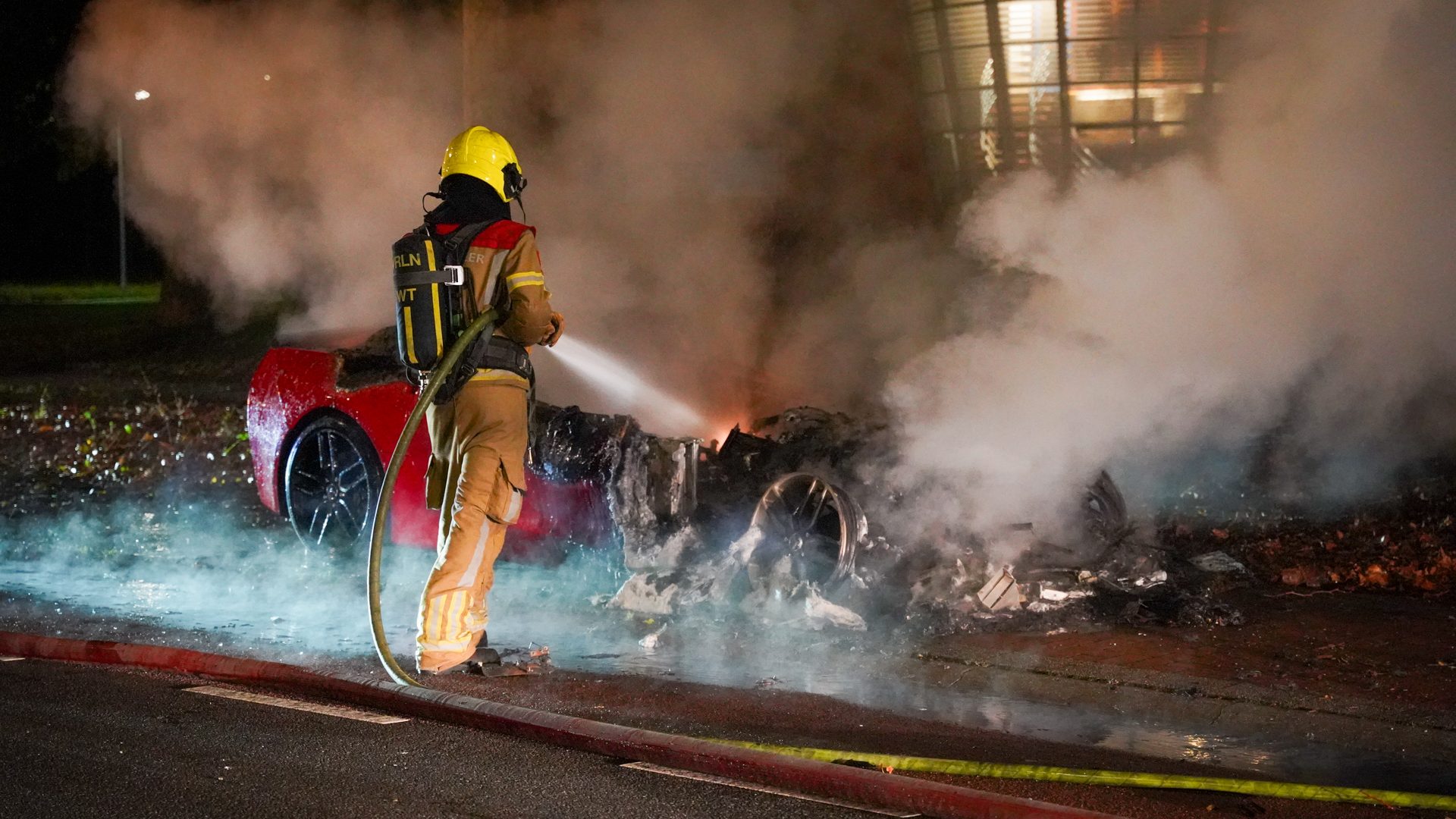 20260910_Brandweer-blust-opnieuw-twee-brandende-autos-in-Weert_104