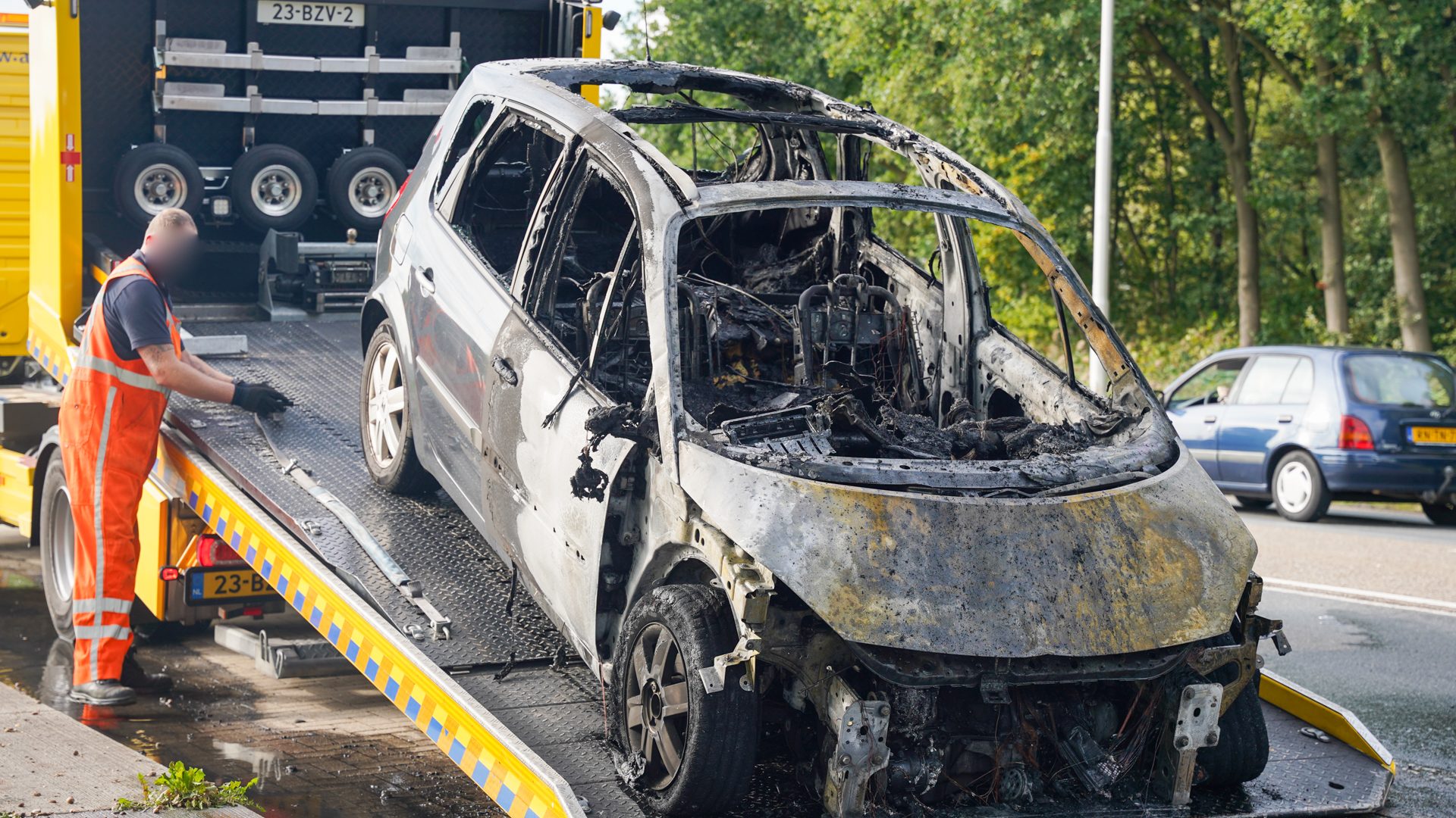 20260912_Auto-volledig-uitgebrand-op-N280-bij-Kelpen-Oler_4