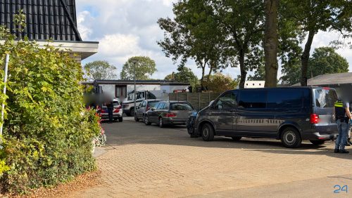 20261012_Politie-doet-inval-op-woonwagenkamp-in-Budschop_1
