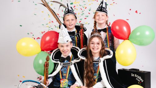 2026_01_11-Rens-I-en-Sterre-stralen-als-nieuw-jeugdprinsenpaar-van-De-Krielkes-1