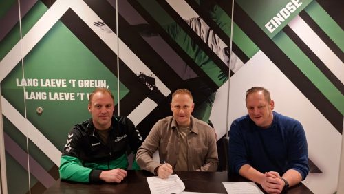 Foto | Eindse Boys - Van links naar rechts: bestuurslid ‘voetbalzaken heren’ Mark Rietjens, toekomstig hoofdtrainer Ivo Veltrop en penningmeester Axel Hendriks.