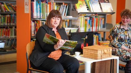 2026_01_22-Burgemeester-Op-de-Laak-leest-voor-tijdens-Nationale-Voorleesdagen