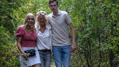 2026_01_29-Sem-en-Samantha-zwemmen-voor-schoonmoeder-Marijke-Smeets