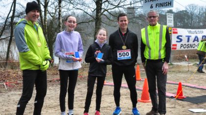 2026_02_02-Jeugdige-zussen-behalen-mijlpaal-tijdens-539e-HEMA-Volksloop1