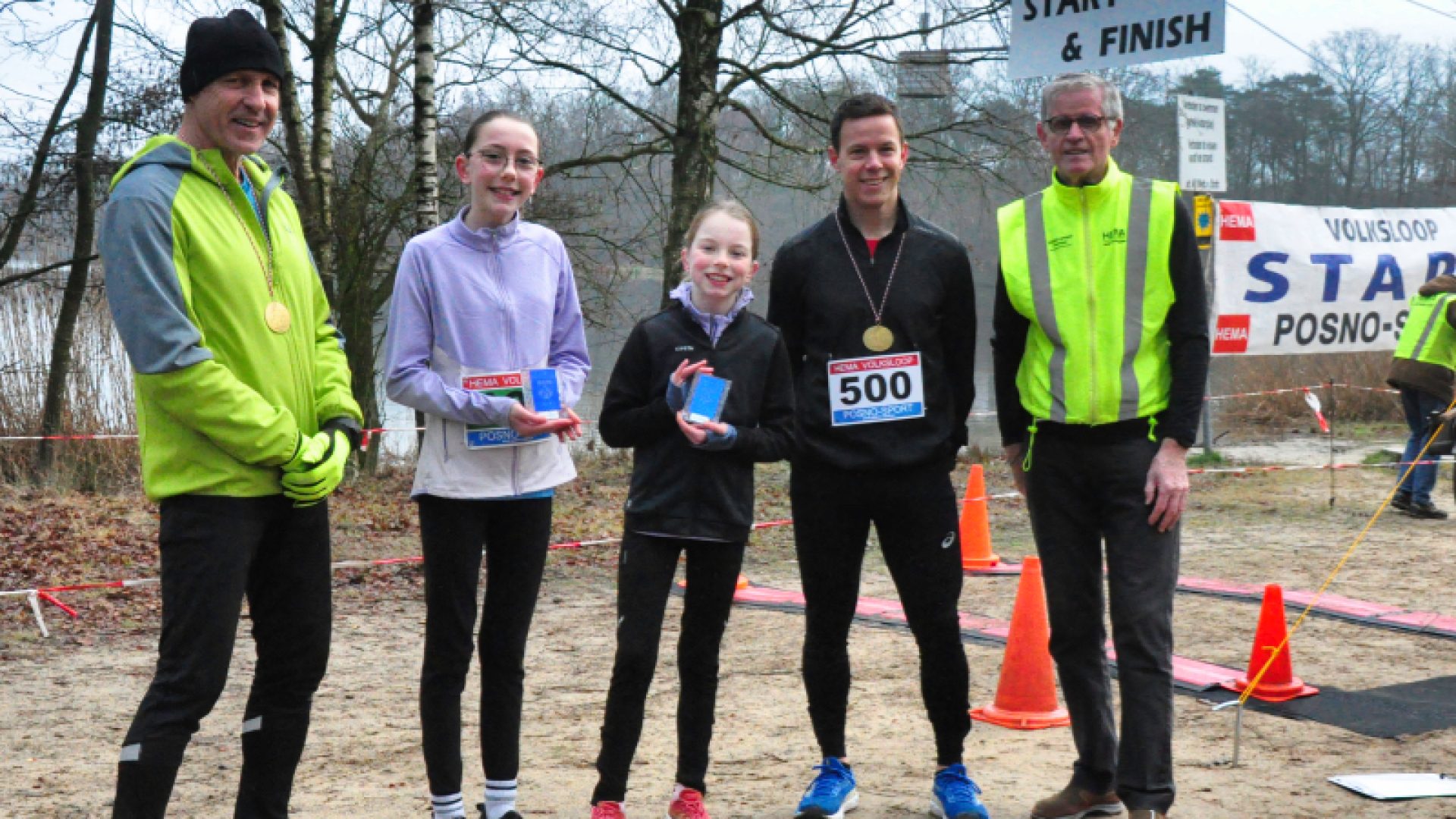 2026_02_02-Jeugdige-zussen-behalen-mijlpaal-tijdens-539e-HEMA-Volksloop1