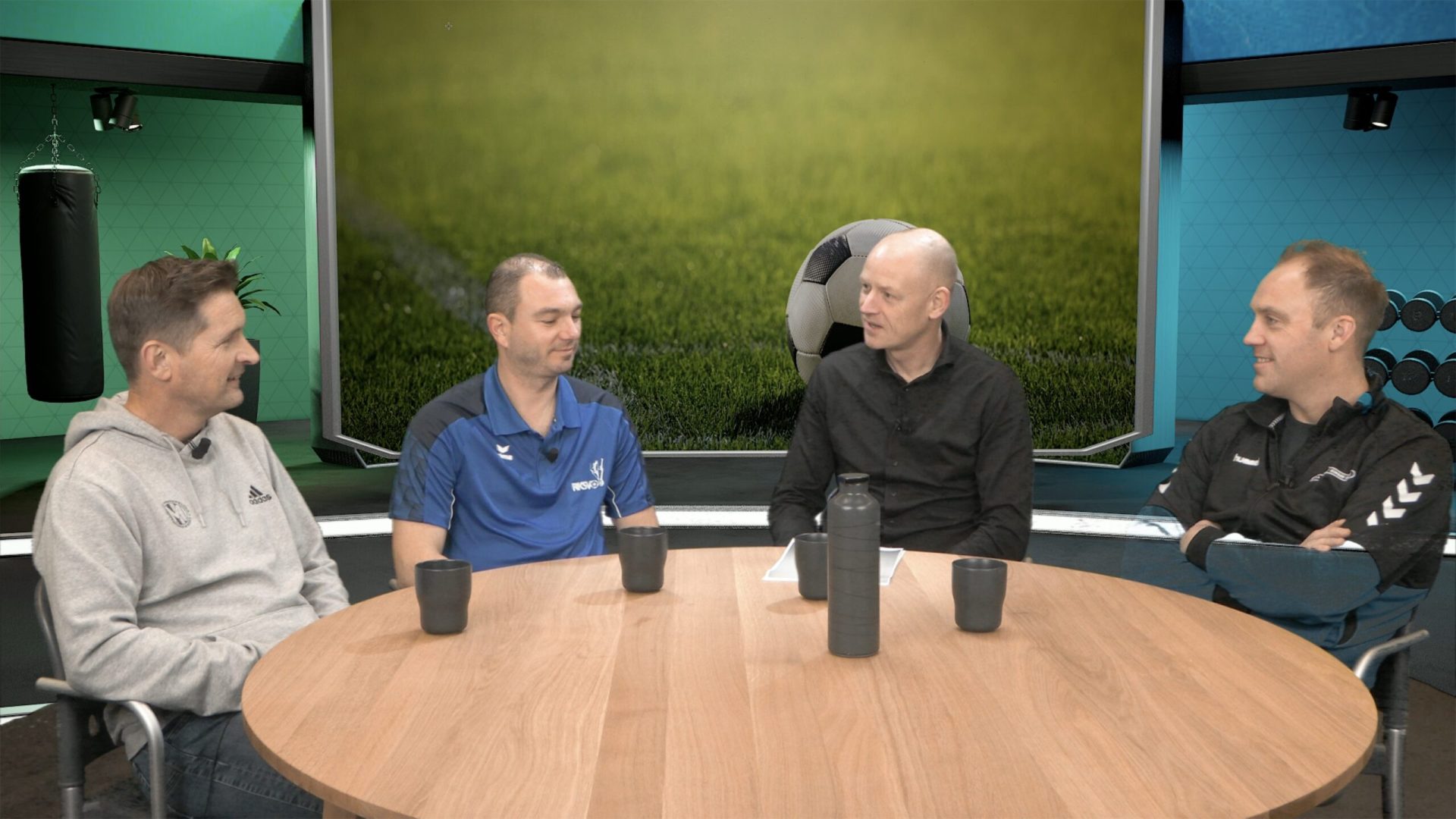 2026_02_05-Assistent-trainers-Pacal-Bastiaans-Pascal-Korsten-en-Mark-Rietjens-bij-Sport-bij-Nederweert24