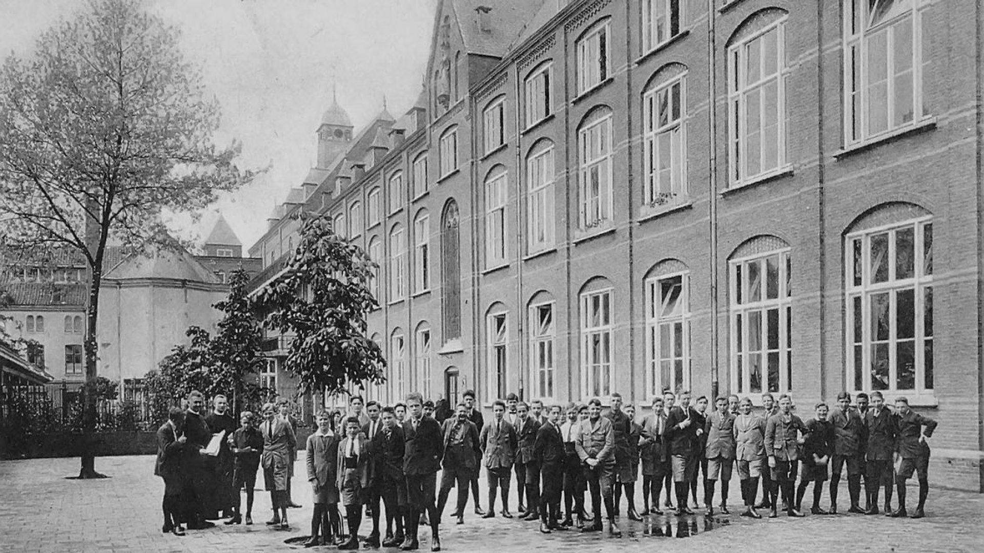 2026_02_27-Open_standswandeling_langs_scholen_en_kloosters_een_feest_vanherinnering_en_herkenning